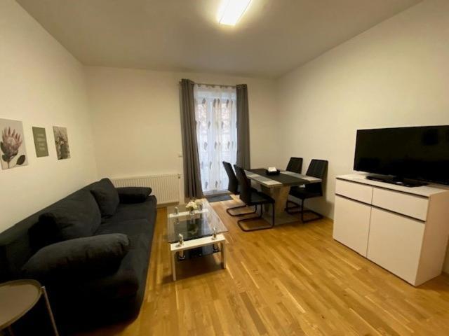 Paky Appartements 00322 Bruck an der Leitha Extérieur photo